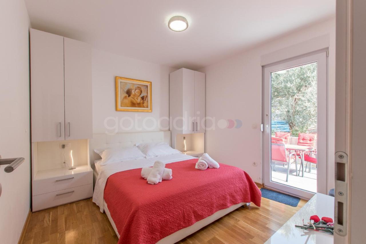 Sea View Apartments Dammi With Free Parking Макарска Экстерьер фото