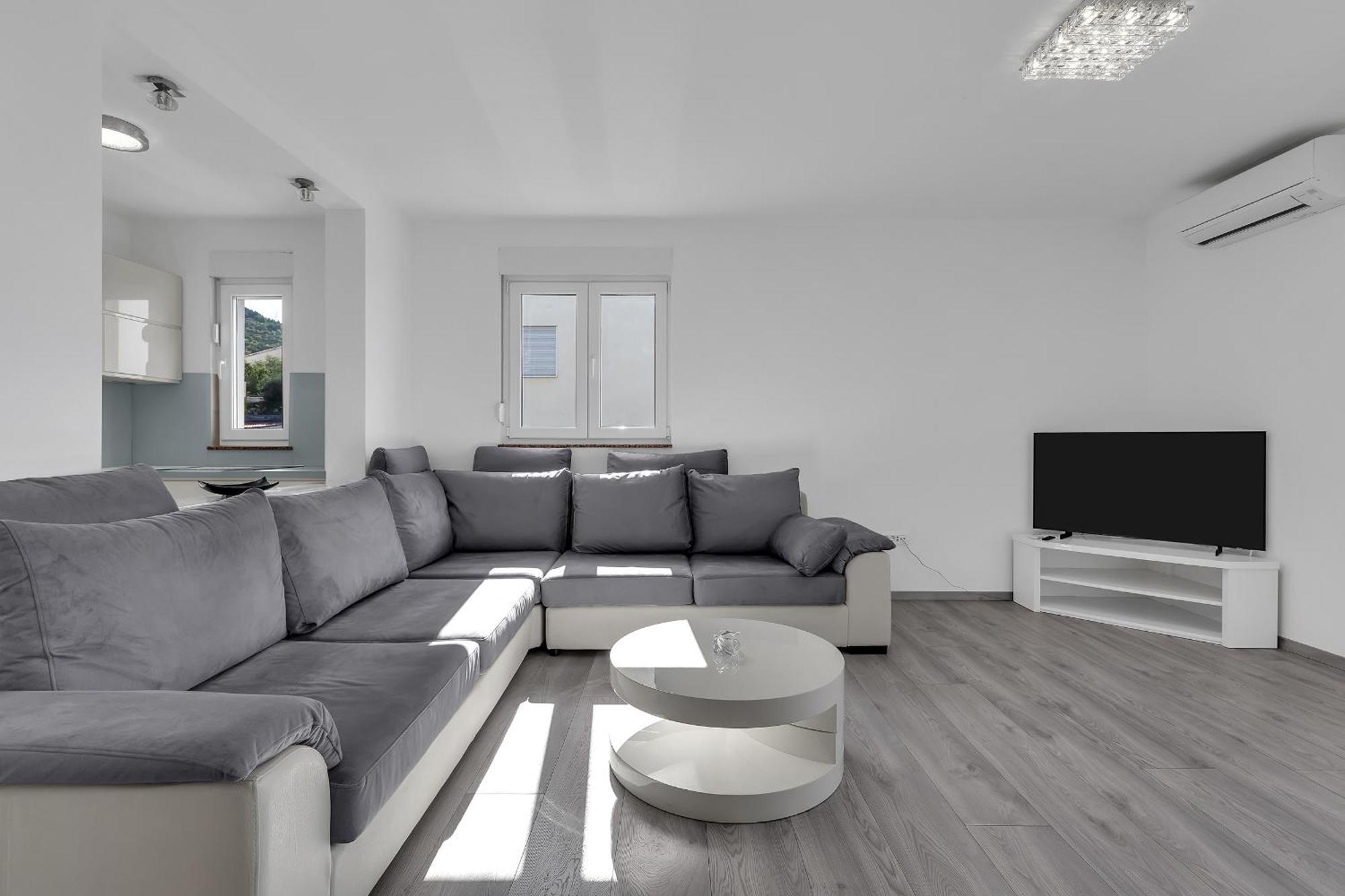 Sea View Apartments Dammi With Free Parking Макарска Экстерьер фото